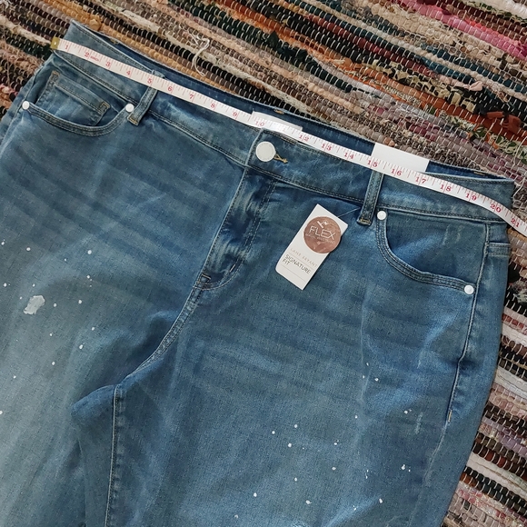 Lane Bryant NWT Light Wash Paint Splatter Signature Fit Boyfriend Capri Jeans 18 - Picture 9 of 15